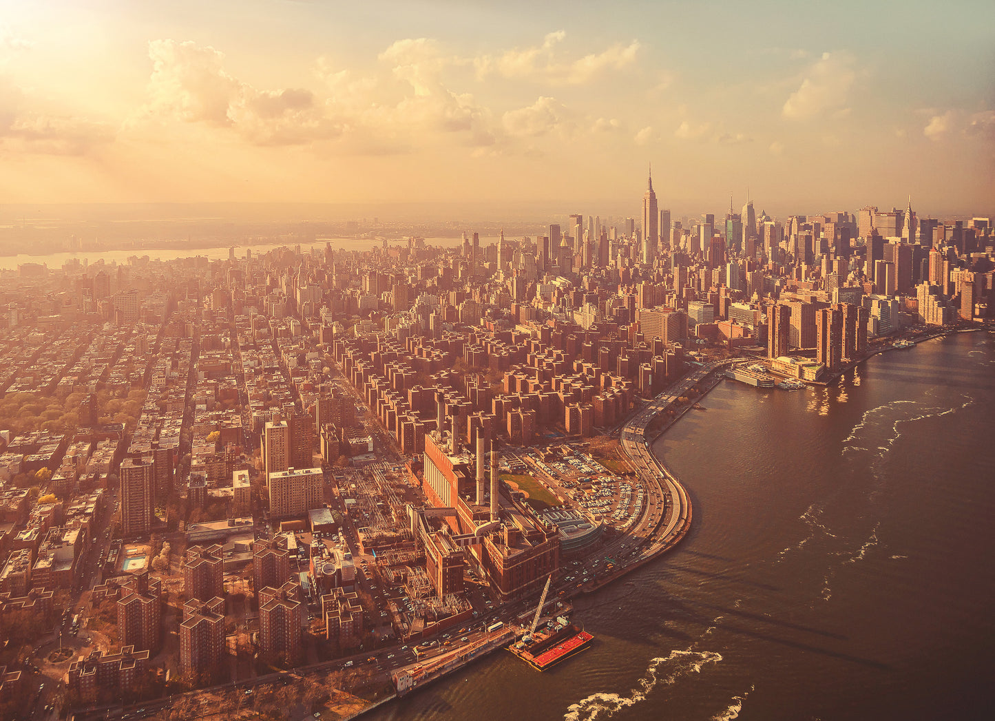 Manhattan view Orange sky Photo Wallpaper (W x H) 254cm x 184cm (100" x 72")